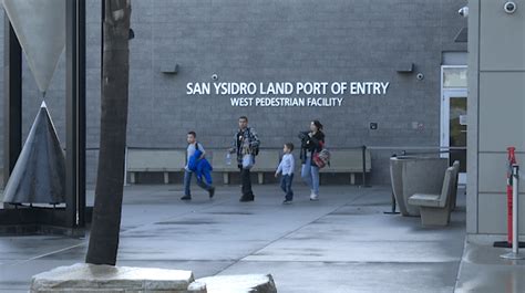 Popular border crossing reopens to US-bound pedestrians